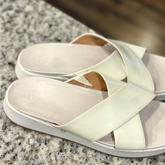 UGG Emily Slide Sandals White SZ 10 - Picture 2 of 8